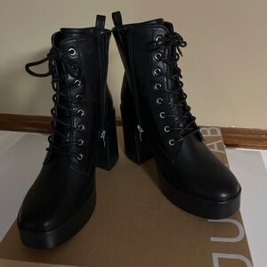 Boots black
